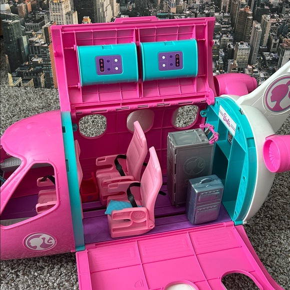 Barbie Pink Toy Airplane Jet with Accessories – Dream Plane Playset 2019 - Picture 2 of 6